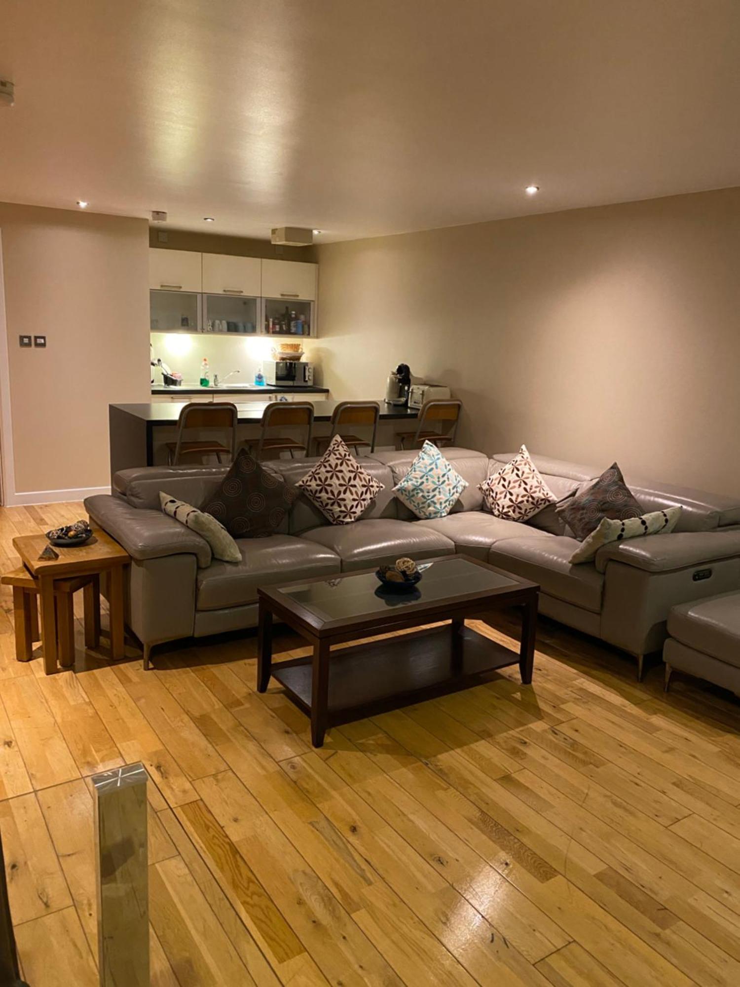 City Centre 2 Bedroom Apartment, Secure Parking. 格拉斯哥 外观 照片