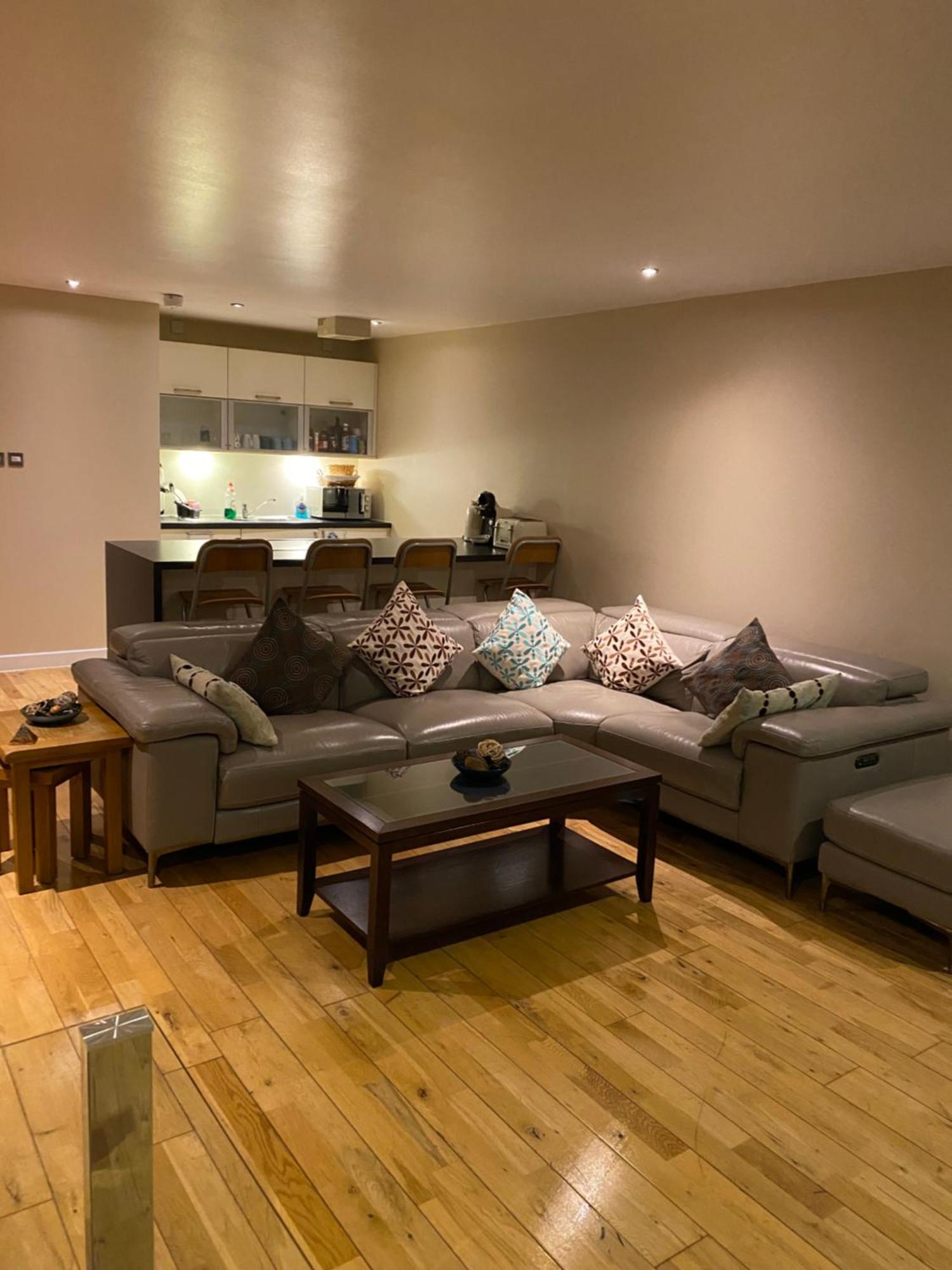 City Centre 2 Bedroom Apartment, Secure Parking. 格拉斯哥 外观 照片